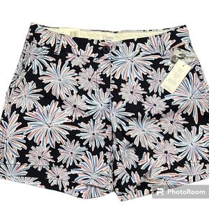 NWT Crown & Ivy Size 6 Caroline shorts  5" Inseam Red White Blue Fireworks